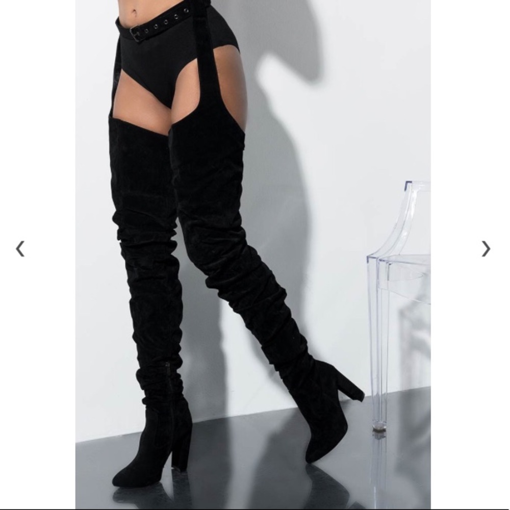🖤⚪️BELTED THIGH HIGH HEEL CHAP BOOTS